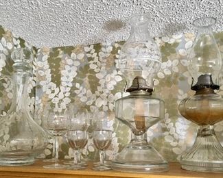 LIQUOR DECANTER SET & 2 VINTAGE CLEAR GLASS OIL LAMPS.