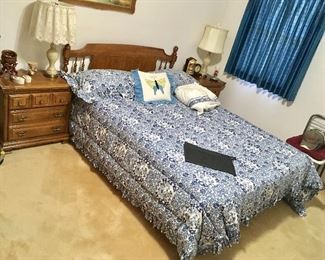 Nice Vintage Traditional Bedroom Set.