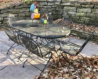 Outdoor Table with 6 Chairs with Decorative Metal Chicken and Dog