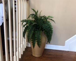  Pottery to handle vase