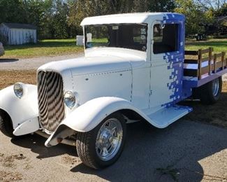 1934 Ford Flatbed Truck, 383 Chevy Engine 700 R4 Transmission,32 Ford Grill Shell, Built By Eric Peratt Of Pinkie Rod Shop, Mileage Showing 29,497