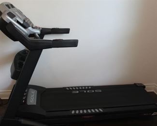 Sole F63 Treadmill with incline