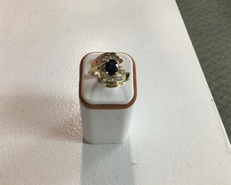 Yellow gold, sapphire and diamond ring