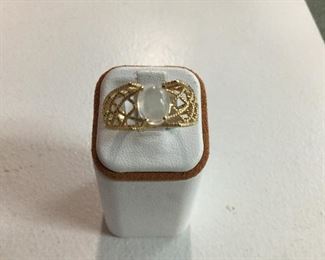 Yellow gold moonstone ring