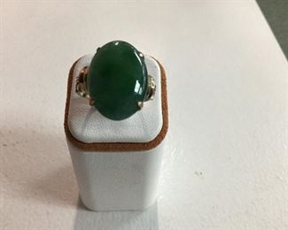 Yellow gold jade ring