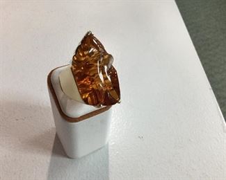 Yellow gold citrine ring