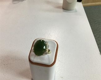 Yellow gold jade ring