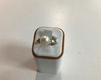 Yellow gold pearl and diamond ring