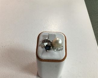 White gold, sapphire, pearl and diamond ring