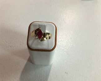 Yellow gold and ruby ring