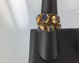 Yellow gold and jelly opal ring