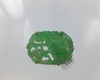 Yellow gold and jade brooch