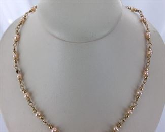 Yellow gold and pearl necklace