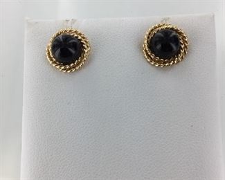 Yellow gold and onyx earrings