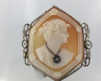 Gold and diamond cameo brooch