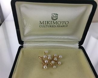 Mikimoto yellow gold and pearl brooch