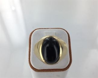 Yellow gold and black onyx ring