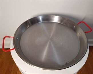 2' wide cooking vessel