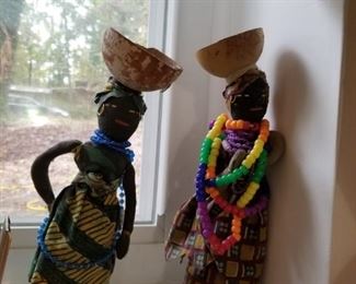 Wire women w/ hat carriers