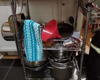 Movable island for kitchen wares