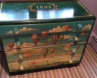 Folky chest