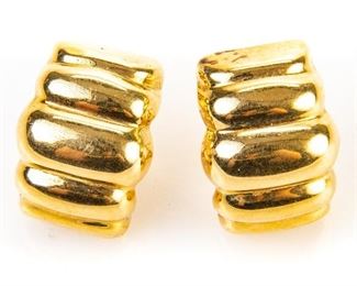 A Pair Of Vintage 18K Gold Earrings