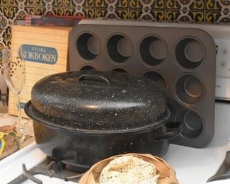 Enamelware Roaster, Muffin Baking Pan 