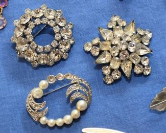 Vintage Costume Jewelry (Brooches, Necklaces, Earrings, Bracelets)