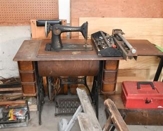 Antique Singer Sewing Machine with Table (Cast Iron Base)