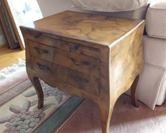 Sewing Stand
Lot #: 14
