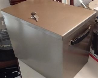 Metal Safe
Lot #: 52