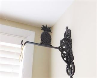 Pineapple Plant Holder
Lot #: 65