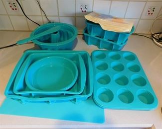 11 Pieces Of Silicone Bake Ware
Lot #: 99