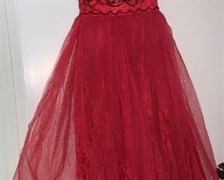 Gorgeous Vintage Dresses!!