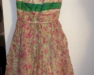 Gorgeous Vintage Dresses!!