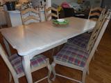 Dining table 38"x 73" (includes 2 leaves) has 6 chairs, beautiful condition