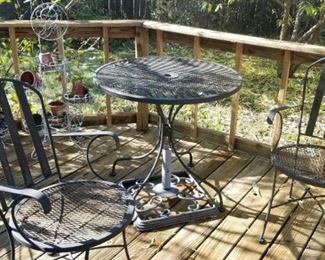 Black metal bistro set