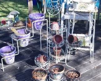 Several vintage planters 