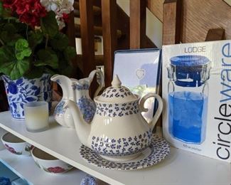 Blue & white teapot, etc.