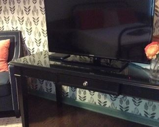 TV not for sale only Desk is for Sale.