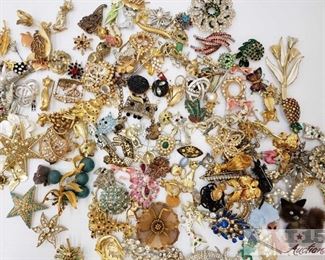 303: Assorted Pins, Brooches and More
This collection contains pins of all kinds of shapes and colors such as stars, A cat pin, flowers, a christmas pin
 