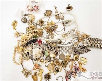 309: Costume Jewelry
This collection contains costume Jewelry like earrings, pins, necklaces and bracelets
J12 3 of 3