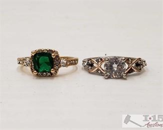 317: Two Costume Rings
This collection contains two costume rings. Both very different 
J1