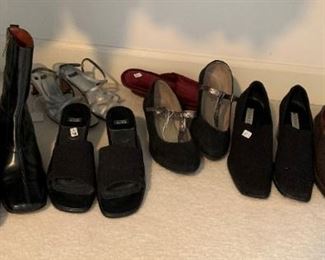 Very nice ladies' shoes.  Size 8.5 & 9.  