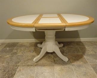 Oval, extendable table.