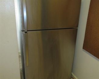 Nice stainless Kenmore with icemaker