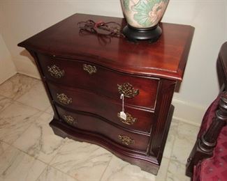 Nice Chippendale 3-drawer chest