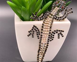 Czech rhinestone lizard pin with articulating tail
