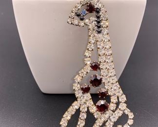 Czech rhinestone giraffe pin