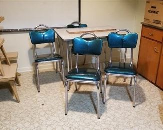 retro dining table and 4 chairs
